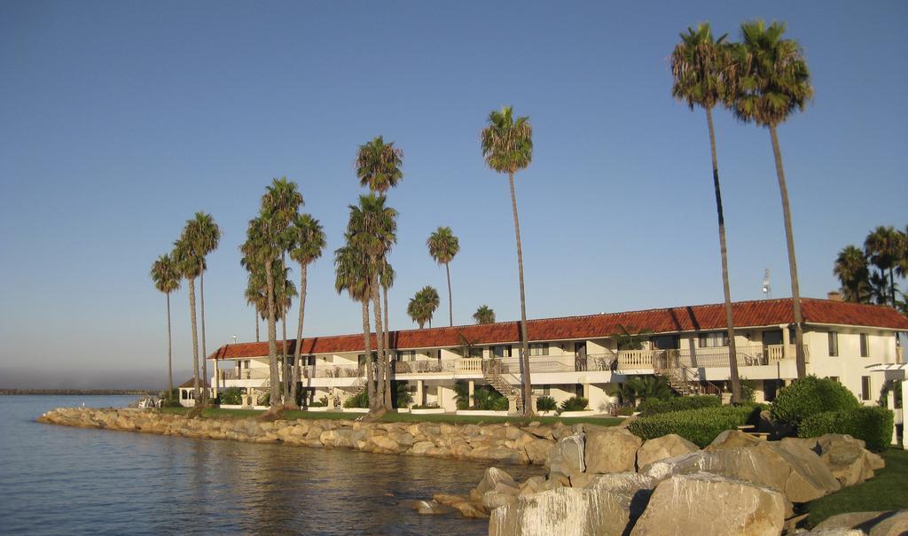 Oceanside Marina Suites - A Waterfront Hotel Exterior photo